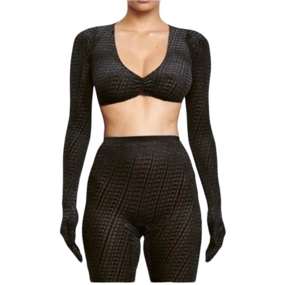 Skims Velvet Logo Glove Long Sleeve Crop Top in Soot Black Size L - Picture 1 of 6